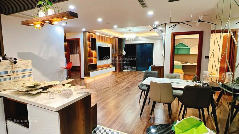 Bán căn hộ chung cư đẹp tại golden park tower, 95.6m2, 3pn, 2wc, tầng trung view đẹp giá chỉ 9,x tỷ