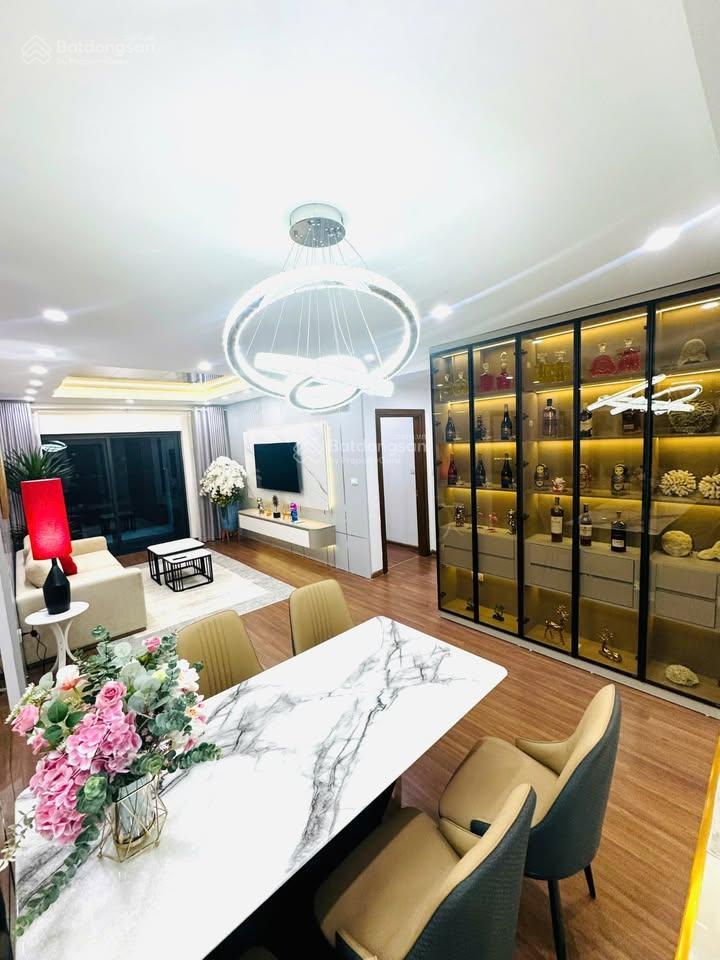Bán căn hộ chung cư đẹp tại golden park tower, 95.6m2, 3pn, 2wc, tầng trung view đẹp giá chỉ 9,x tỷ