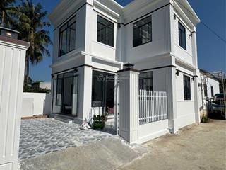 Nhà mới xây diên lạc, bao trọn nội thất