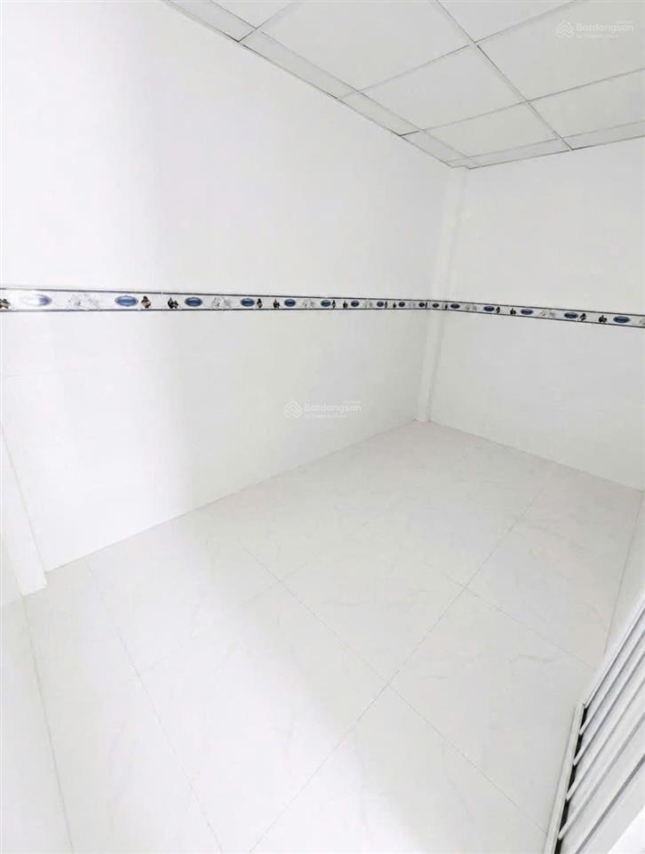 Bán nhà hẻm oto, có sân riêng ngay trường nguyễn hiền, quận 12