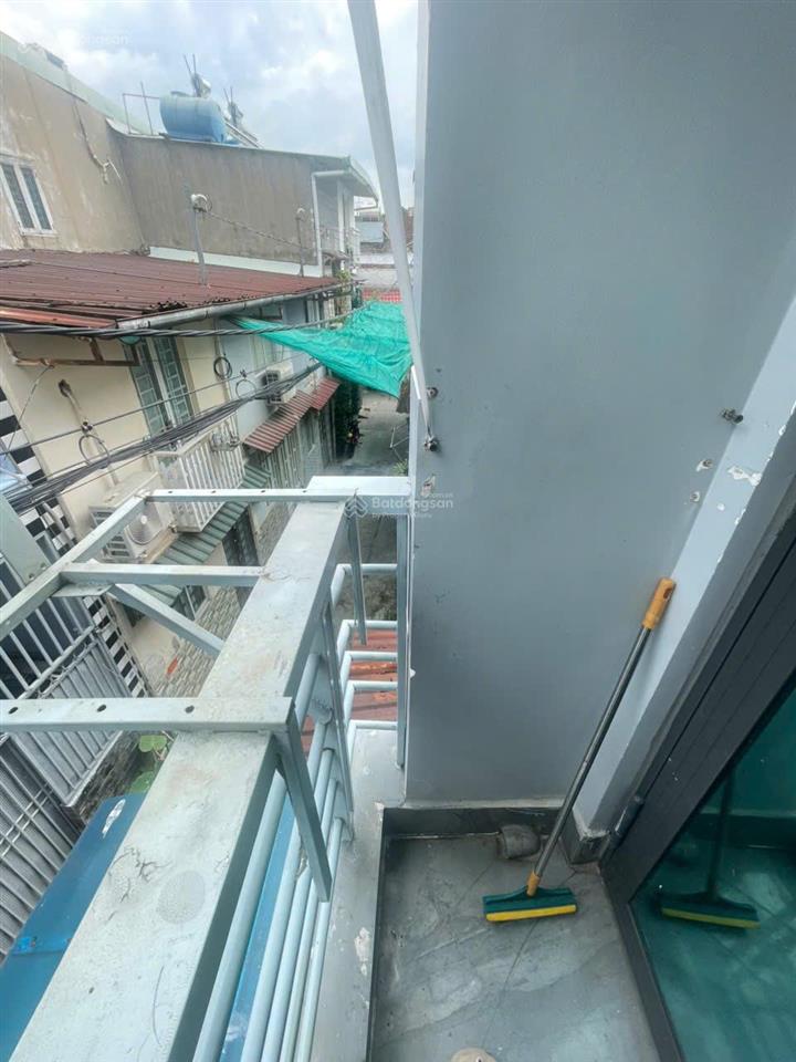 Bán nhà ngay siêu thị metro hẻm ô tô, khu dân cư ổn định