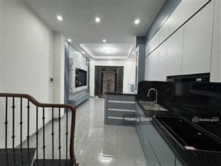 Cho thuê nhà 3pn khép kín  pháo đài láng  10tr, 32m2 cực rộng, máy giặt, nhà mới, bếp từ âm