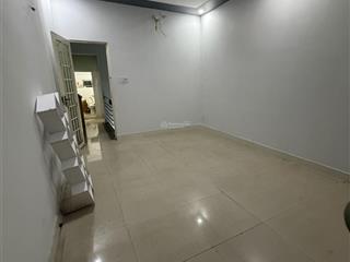 Cho thuê nguyên tầng trên 2pn rộng rãi, riêng tư tân phú