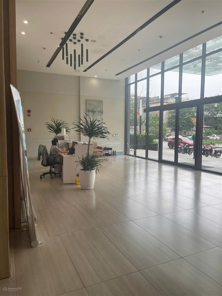 Cần bán căn hộ 3pn toà kosmo tây hồ  hướng đông nam view trực diện hồ tây  sổ đỏ sẵn