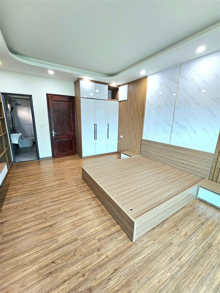 Giá nào cũng bán  nhà gần quận ủy bắc từ liêm  45m2  ô tô 5 chỗ qua nhà  xây mới  5 tầng