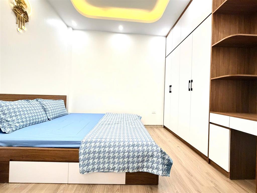 Giá nào cũng bán  nhà gần quận ủy bắc từ liêm  45m2  ô tô 5 chỗ qua nhà  xây mới  5 tầng