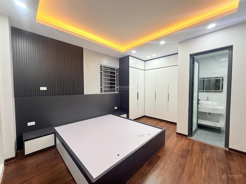 Bán nhà ngõ gốc đề  hoàng mai  4 tầng  full nội thất  ở ngay  giá 6 tỷ.