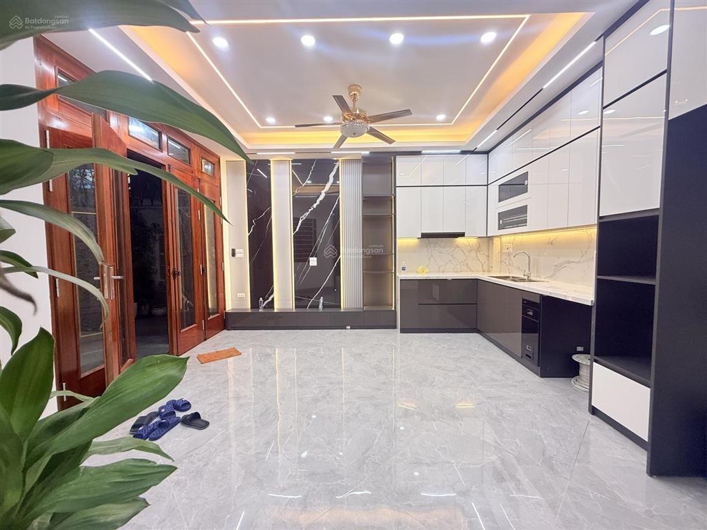 Bán nhà ngõ gốc đề  hoàng mai  4 tầng  full nội thất  ở ngay  giá 6 tỷ.