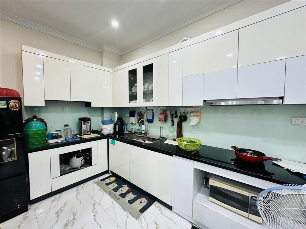 Bán nhà 5 tầng ngõ 197 hoàng mai, 30m, gần phố, giá 7 tỷ, full nội thất, hướng đẹp, sổ đỏ vuông.