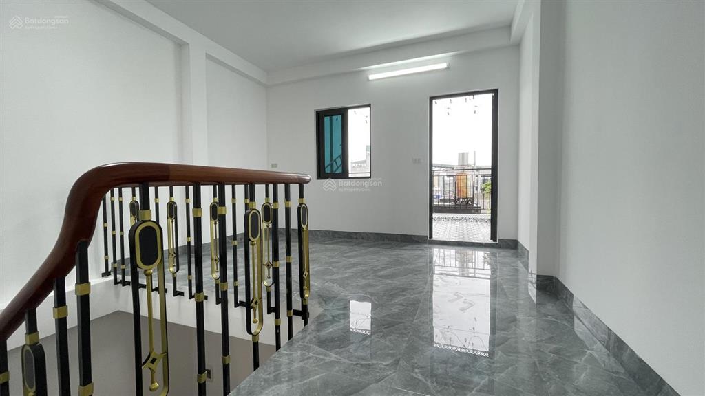 Bán nhà 5 tầng ngõ 197 hoàng mai, 30m, gần phố, giá 7 tỷ, full nội thất, hướng đẹp, sổ đỏ vuông.