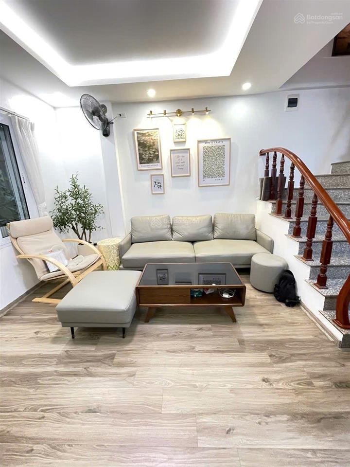 Bán nhà 5 tầng ngõ 197 hoàng mai, 30m, gần phố, giá 7 tỷ, full nội thất, hướng đẹp, sổ đỏ vuông.