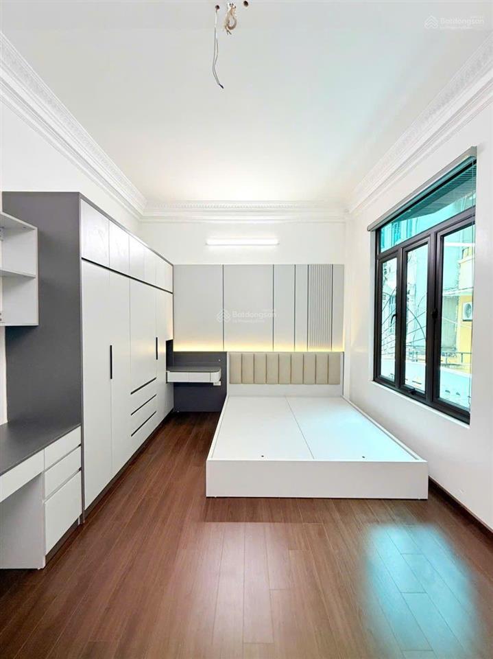 Bán nhà 5 tầng ngõ 197 hoàng mai, 30m, gần phố, giá 7 tỷ, full nội thất, hướng đẹp, sổ đỏ vuông.