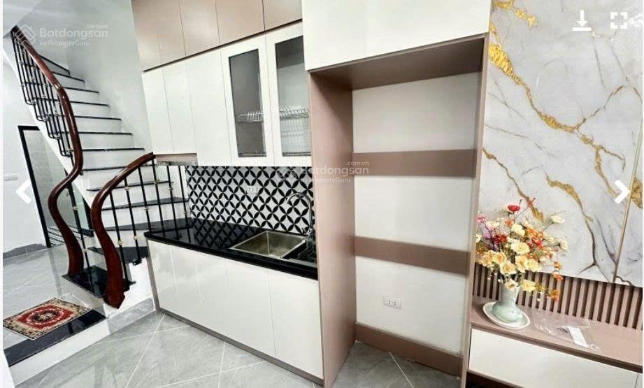 Bán nhà 5 tầng ngõ 197 hoàng mai, 30m, gần phố, giá 7 tỷ, full nội thất, hướng đẹp, sổ đỏ vuông.