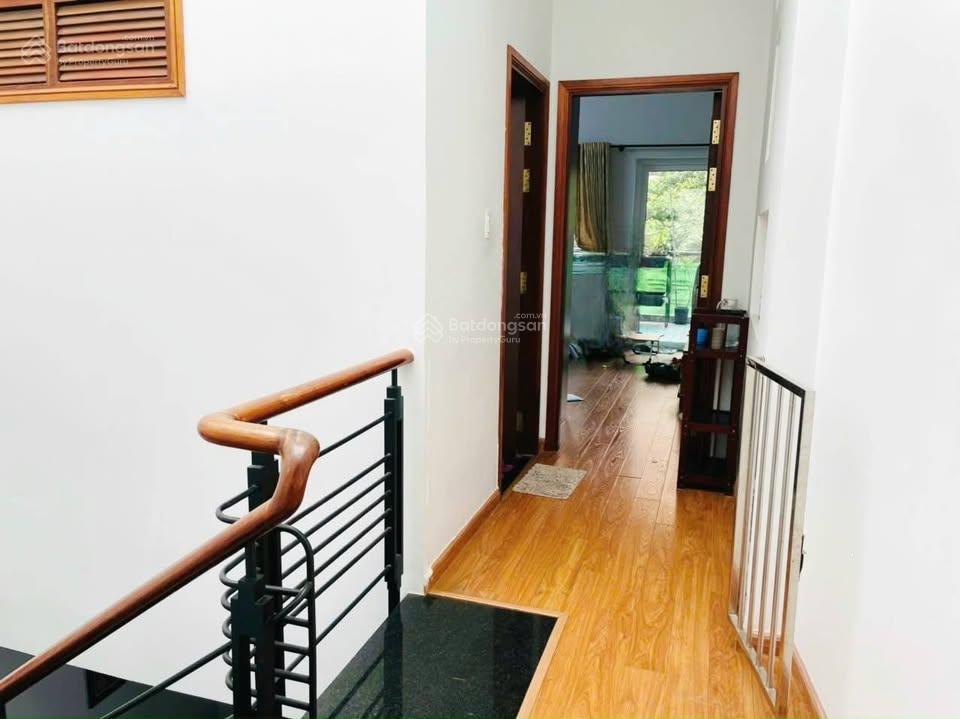 Bán gấp căn nhà ở ngay bến xe quận 8, đường tạ quang bữu, 1 lầu, 4,5mx14m, giá 2 tỷ 3