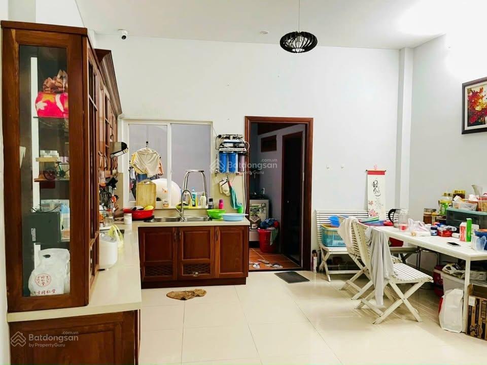 Bán gấp căn nhà ở ngay bến xe quận 8, đường tạ quang bữu, 1 lầu, 4,5mx14m, giá 2 tỷ 3