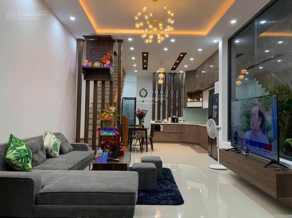 Bán gấp nhà ở gần chợ nhị thiên đường, đường tạ quang bửu, đang cho thuê 17tr/tháng
