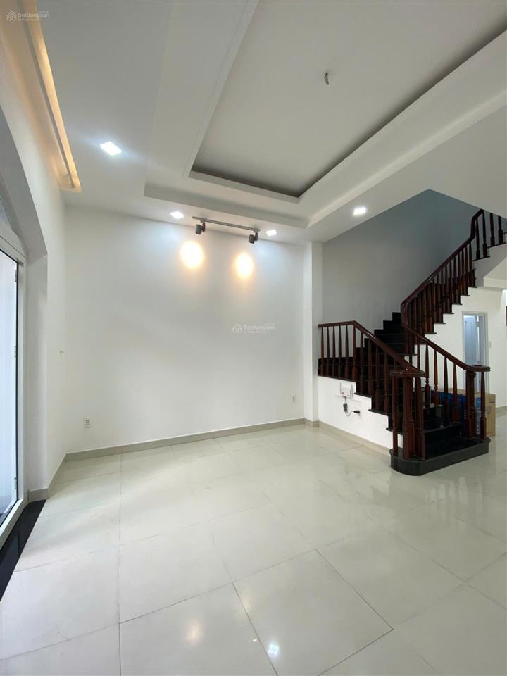 Cho thuê nhà nguyên căn , nội thất cơ bản ko máy lạnh, 4 pn + 4 wc. giá rẻ.