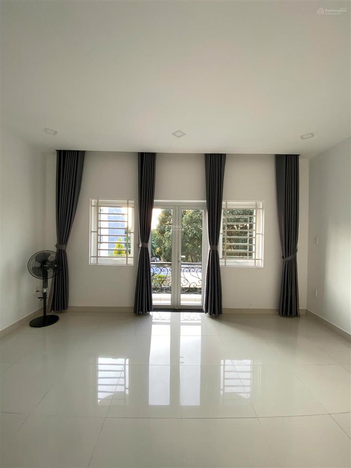 Cho thuê nhà nguyên căn , nội thất cơ bản ko máy lạnh, 4 pn + 4 wc. giá rẻ.