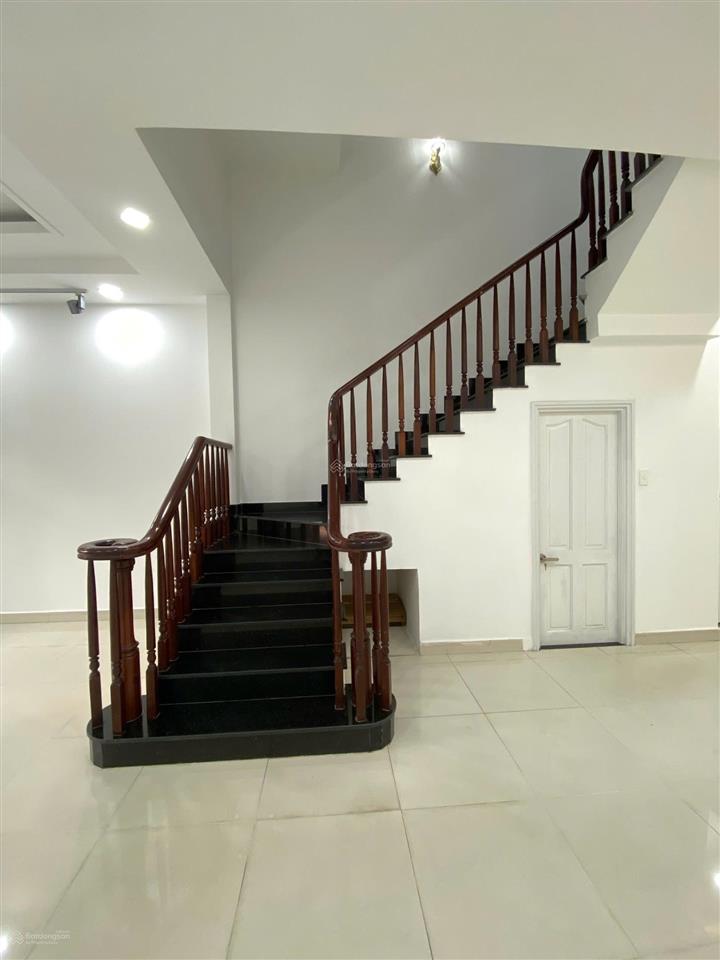 Cho thuê nhà nguyên căn , nội thất cơ bản ko máy lạnh, 4 pn + 4 wc. giá rẻ.