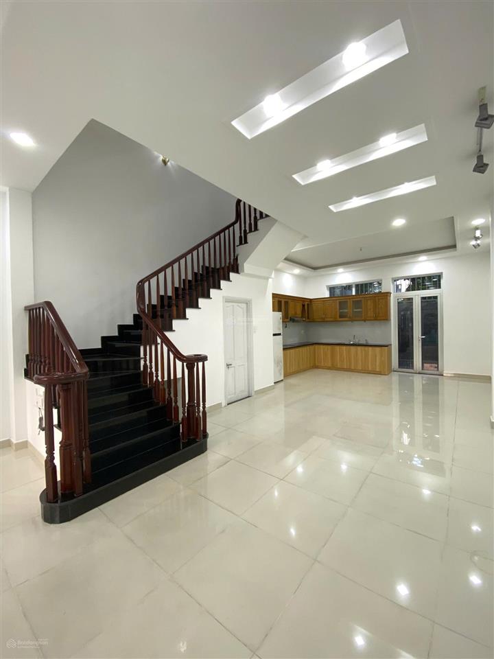 Cho thuê nhà nguyên căn , nội thất cơ bản ko máy lạnh, 4 pn + 4 wc. giá rẻ.