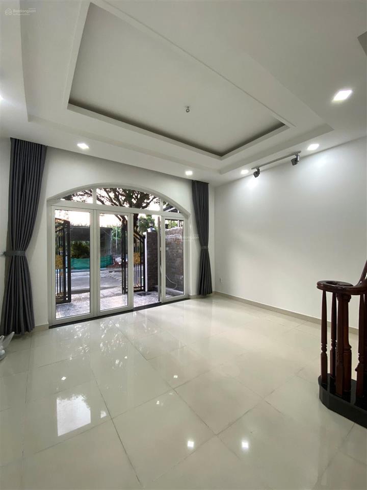 Cho thuê nhà nguyên căn , nội thất cơ bản ko máy lạnh, 4 pn + 4 wc. giá rẻ.