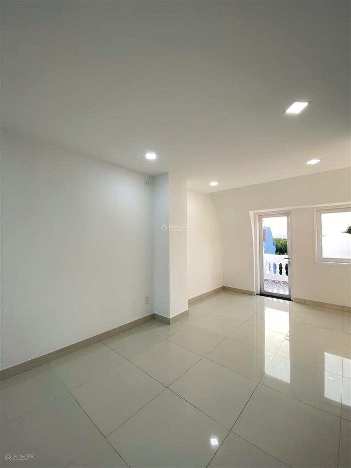 Cho thuê nhà nguyên căn , nội thất cơ bản ko máy lạnh, 4 pn + 4 wc. giá rẻ.