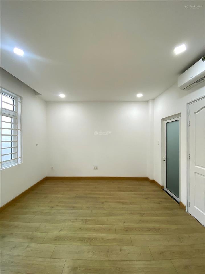 Cho thuê nhà nguyên căn , nội thất cơ bản ko máy lạnh, 4 pn + 4 wc. giá rẻ.