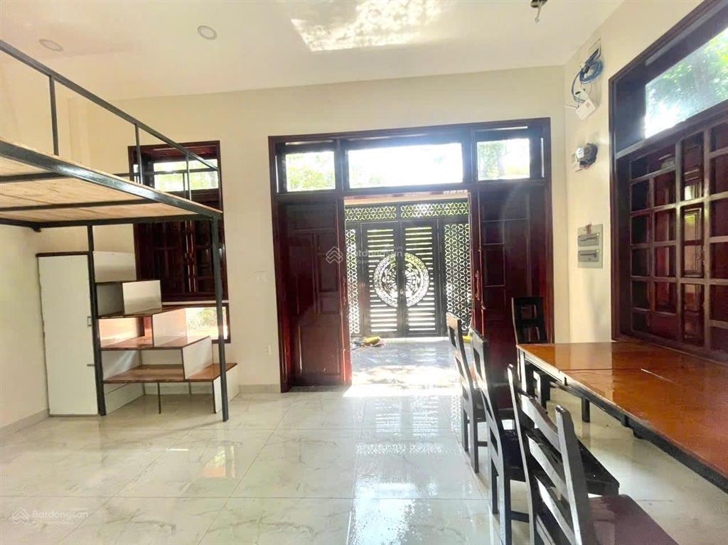 Cho thuê căn hộ dịch vụ có lửng tại cát lái, q2 cũ chỉ có 4 triệu/tháng.