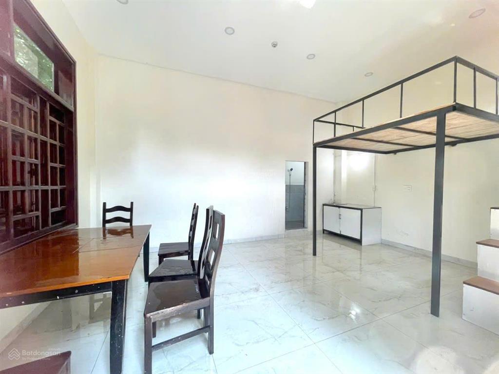 Cho thuê căn hộ dịch vụ có lửng tại cát lái, q2 cũ chỉ có 4 triệu/tháng.