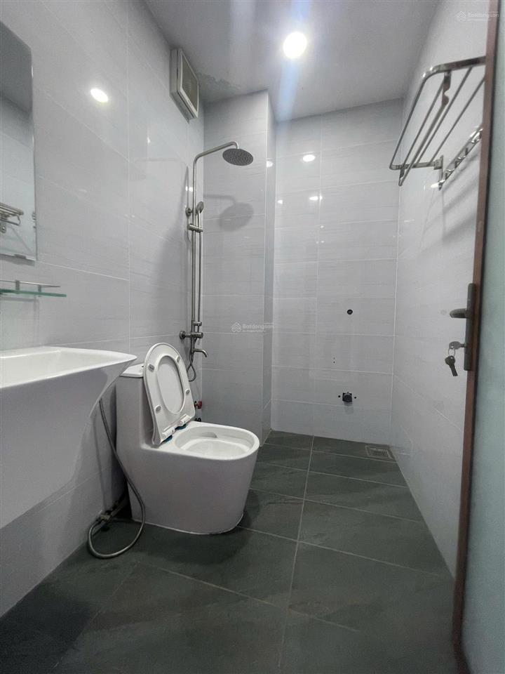Cho thuê phòng dịch vụ có sẵn máy lạnh, giường, tủ giá rẻ tại cát lái, q2 cũ  gần đh umt