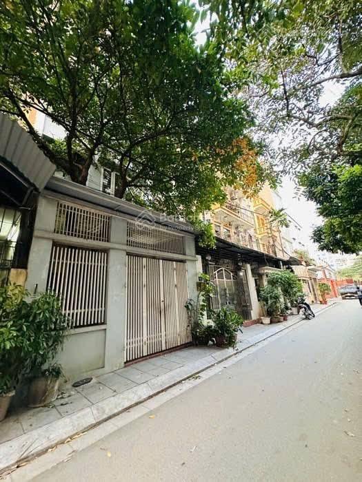 Lô góc! trung tâm ba đình  đường 20m vỉa hè 4m  240m2 x 16m mặt tiền