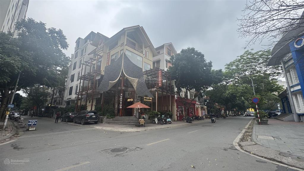 Lô góc 2 mặt phố nguyễn thị định  mặt tiền 33m  kinh doanh bất chấp  200 tỷ.