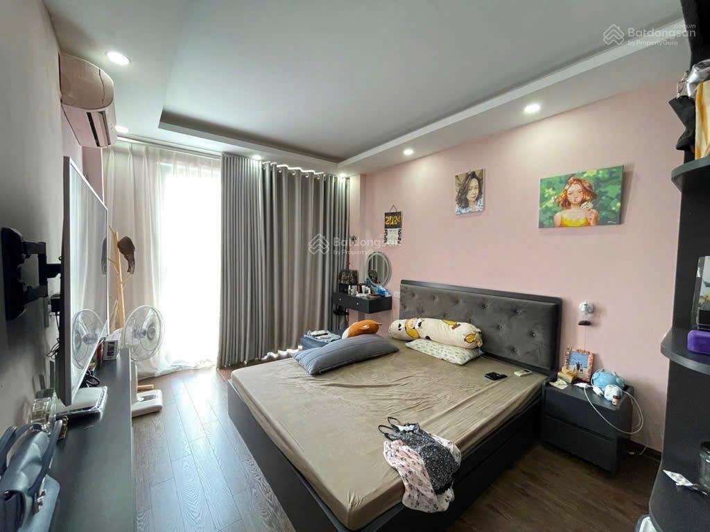 Nhà lâm du bồ đề ngõ rông thoáng mát cách hồ lâm du 3 vài chục bước diên tích 57 m2, giá 12,8 tỷ