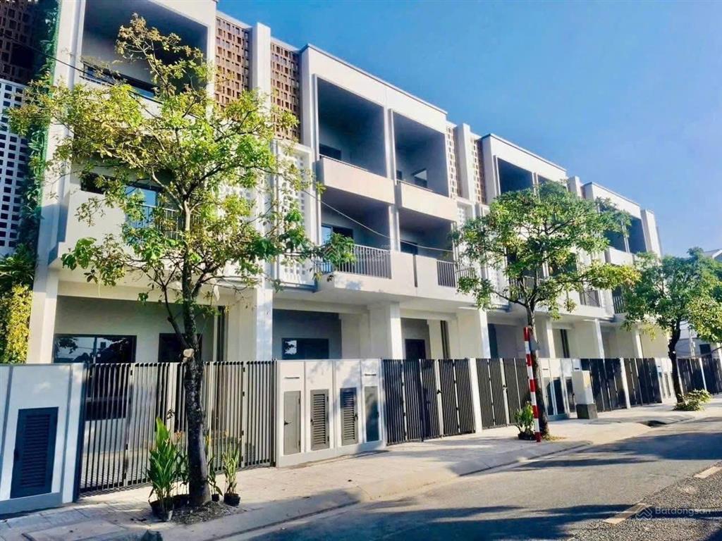 Bán căn the meadow 105m2  thanh toán chỉ 3.2 tỷ nhận nhà ngay  còn lại trả chậm 24 tháng 0% ls.