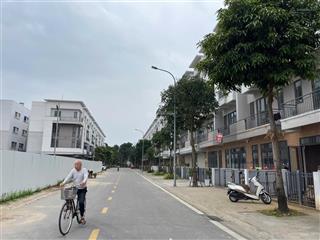 Bán shophouse 4 tầng chân đế 9 toà chung cư, kinh doanh cho thuê dòng tiền ổn định.