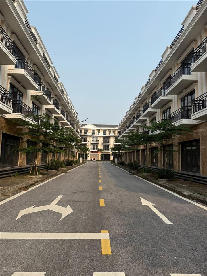 Mở bán shophouse 75m2 xây 4 tầng mới tinh ,thanh toán theo tiến độ giãn cách, cho thuê được ngay.