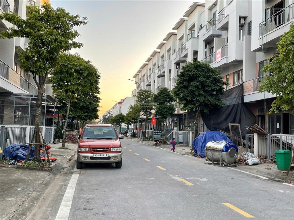Bán shophouse chân đế 9 toà chung cư, kinh doanh cho thuê khai thác được luôn, giá f0 từ cđt
