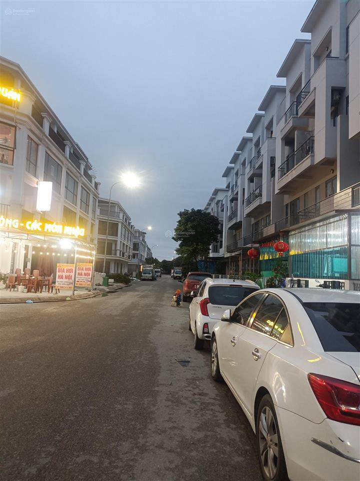 Bán shophouse chân đế 9 toà chung cư, kinh doanh cho thuê khai thác được luôn, giá f0 từ cđt
