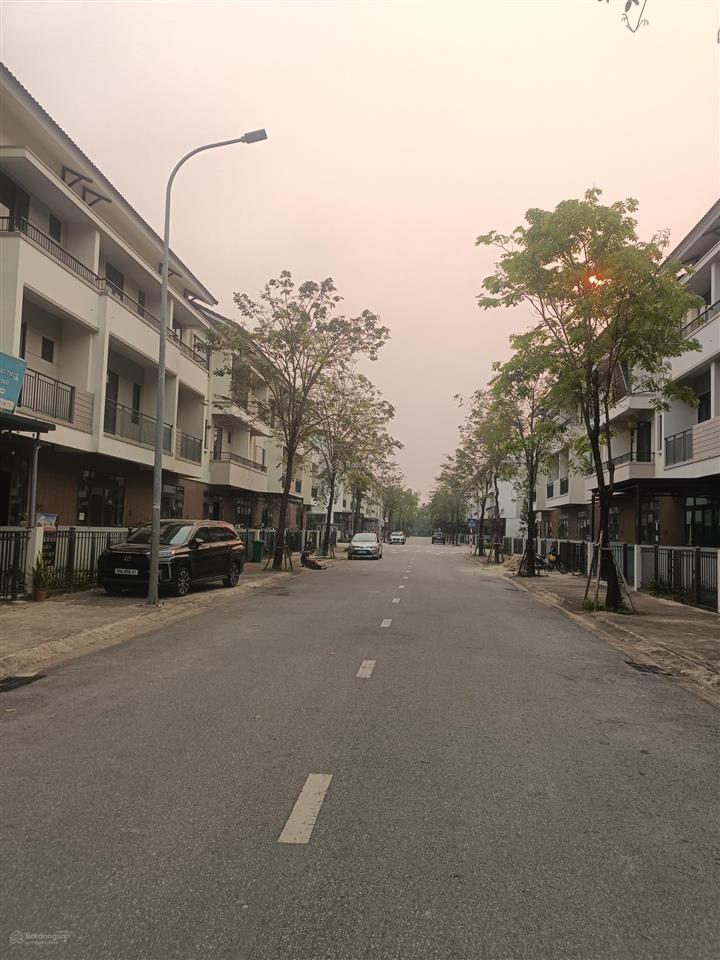 Bán shophouse 2 mặt tiền trong khu đô thị singapore đẹp như mơ ,kinh doanh cho thuê được luôn.