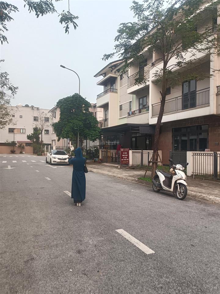 Bán shophouse 2 mặt tiền trong khu đô thị singapore đẹp như mơ ,kinh doanh cho thuê được luôn.