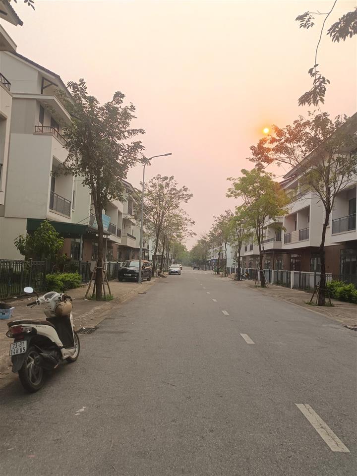 Bán shophouse 2 mặt tiền trong khu đô thị singapore đẹp như mơ ,kinh doanh cho thuê được luôn.