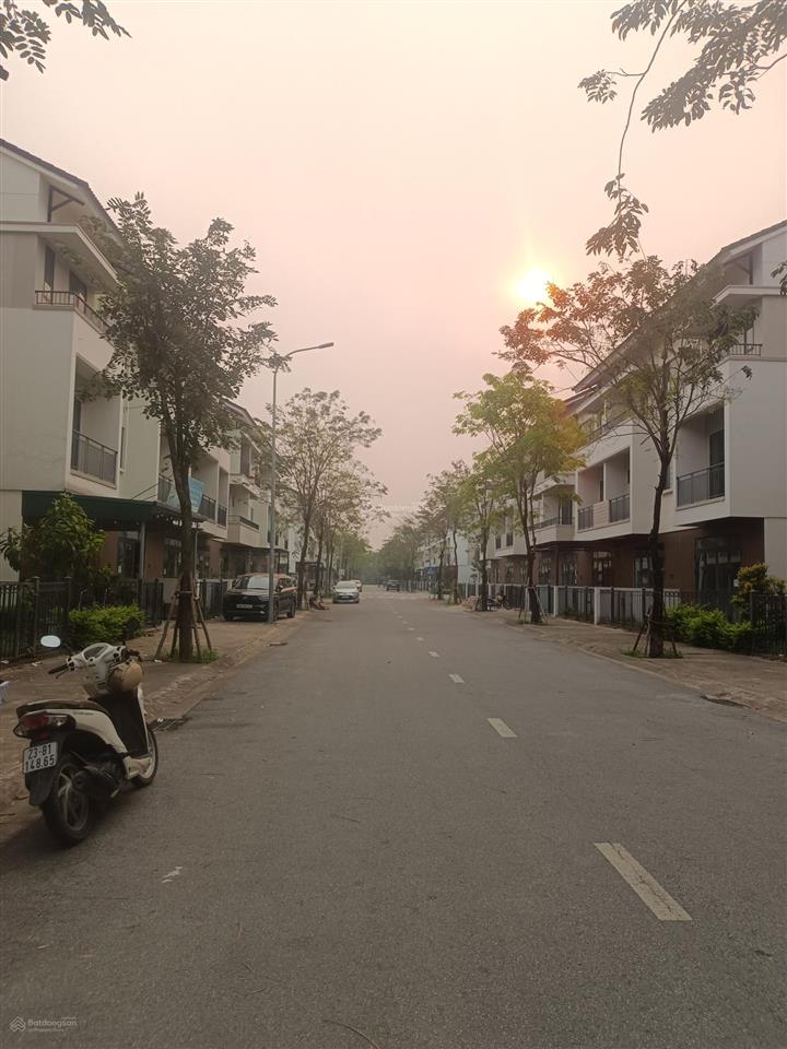 Bán shophouse 2 mặt tiền trong khu đô thị singapore đẹp như mơ ,kinh doanh cho thuê được luôn.