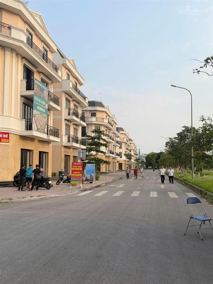 Bán shophouse 4 tầng, chân đế 9 toà chung cư, kinh doanh cho thuê bất chấp giá hơn 18tr/tháng