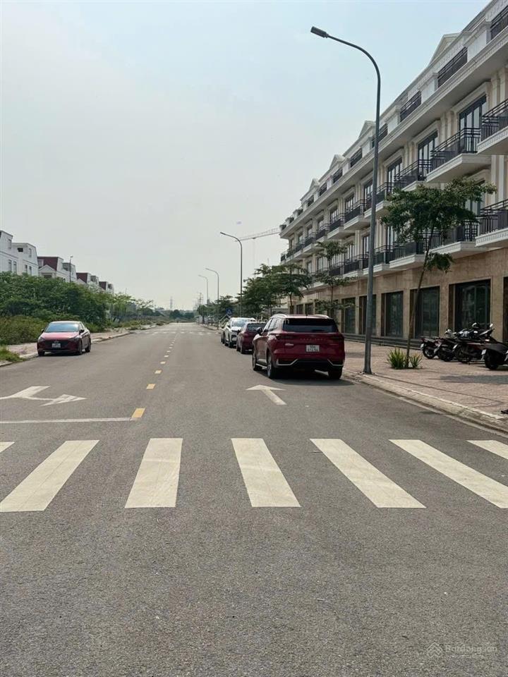 Bán shophouse 4 tầng, chân đế 9 toà chung cư, kinh doanh cho thuê bất chấp giá hơn 18tr/tháng