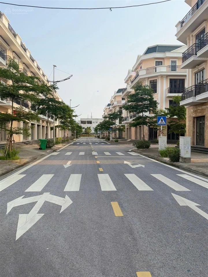 Bán shophouse 4 tầng, chân đế 9 toà chung cư, kinh doanh cho thuê bất chấp giá hơn 18tr/tháng
