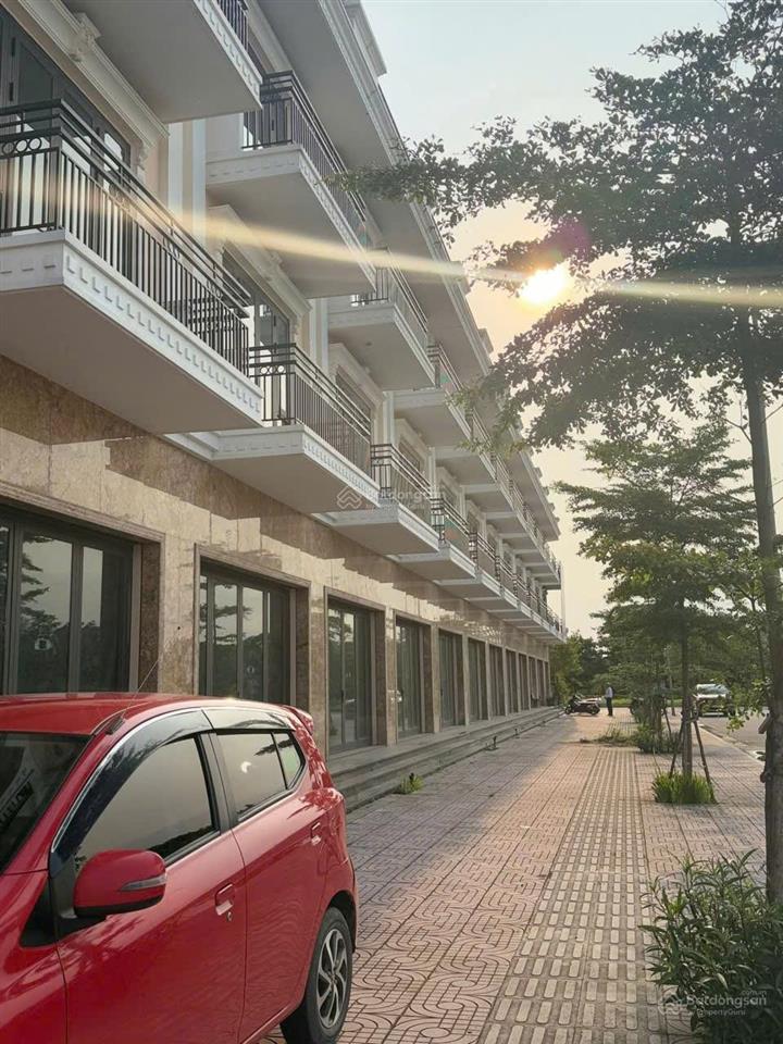Bán shophouse 4 tầng, chân đế 9 toà chung cư, kinh doanh cho thuê bất chấp giá hơn 18tr/tháng