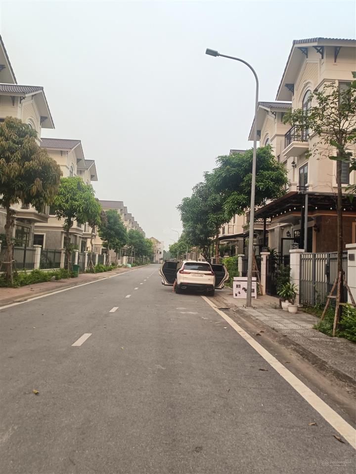 Bán biệt thự song lập vị trí đẹp trong khu đô thị singapore, ở hay cho chuyên gia thuê được ngay.