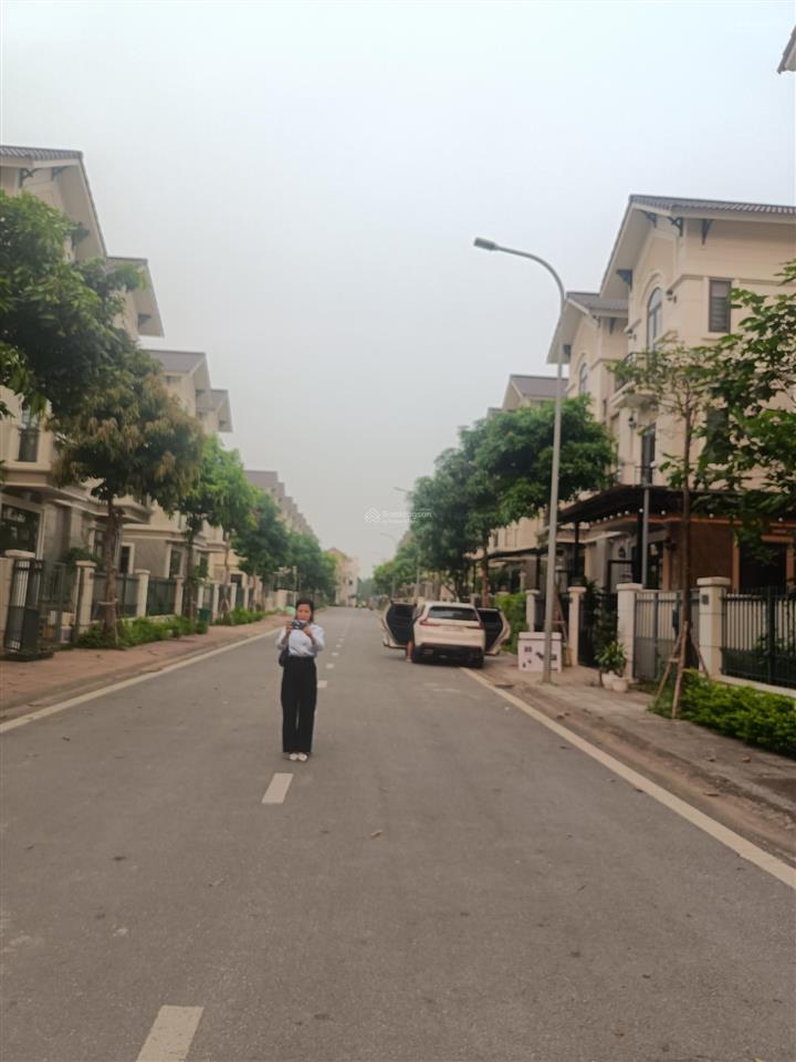 Bán biệt thự song lập vị trí đẹp trong khu đô thị singapore, ở hay cho chuyên gia thuê được ngay.