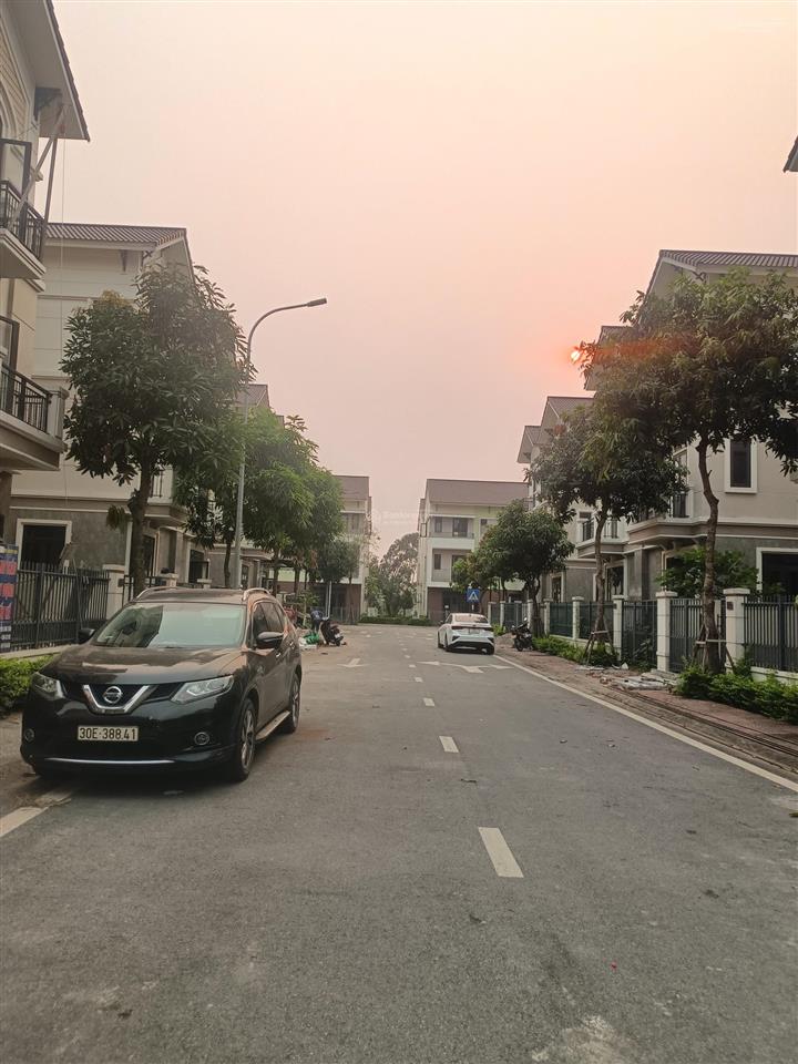 Bán biệt thự song lập vị trí đẹp trong khu đô thị singapore, ở hay cho chuyên gia thuê được ngay.