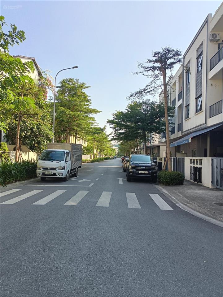 Bán căn liền kề 3 tầng trong khu đô thị singapore, đang cho chuyên gia thuê có dòng tiền ổn định.